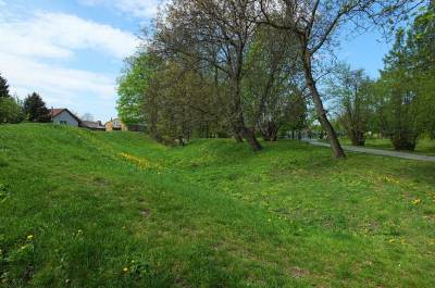 Zamek Biskupi w Sławkowie park Zamek Biskupi w Sławkowie park