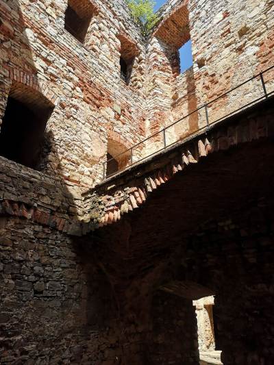 Zamek Lipowiec w Babicach Zamek Lipowiec w Babicach