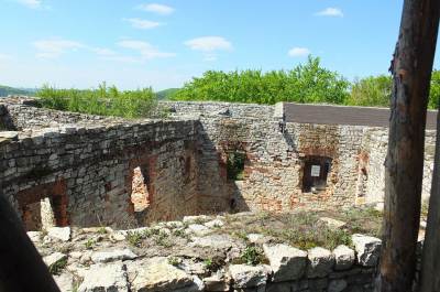 Zamek Lipowiec w Babicach Zamek Lipowiec w Babicach