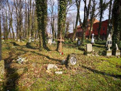 Żory, stary cmentarz przy kościele Pw. Św. Filipa I Jakuba Żory, stary cmentarz przy kościele Pw. Św. Filipa I Jakuba