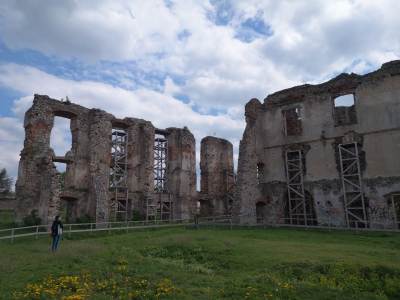 Zamek w Bodzentynie Zamek w Bodzentynie