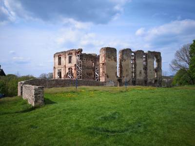 Zamek w Bodzentynie Zamek w Bodzentynie