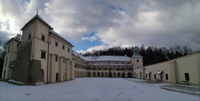 Zamek w Suchej Beskidzkiej Zamek w Suchej Beskidzkiej