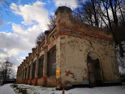 Zamek w Suchej Beskidzkiej Zamek w Suchej Beskidzkiej