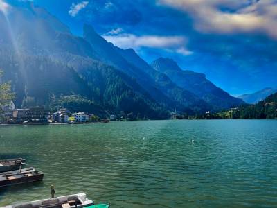 Lago di Alleghe Lago di Alleghe