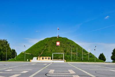 Kopiec Wyzwolenia w Piekarach Śląskich Kopiec Wyzwolenia w Piekarach Śląskich